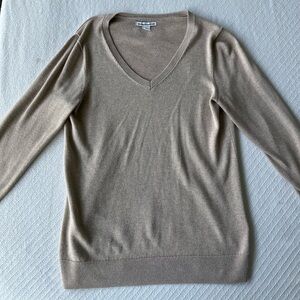 Amazon Essentials Women's Classic Long-Sleeve V-Neck Sweater | Size M | Oatmeal